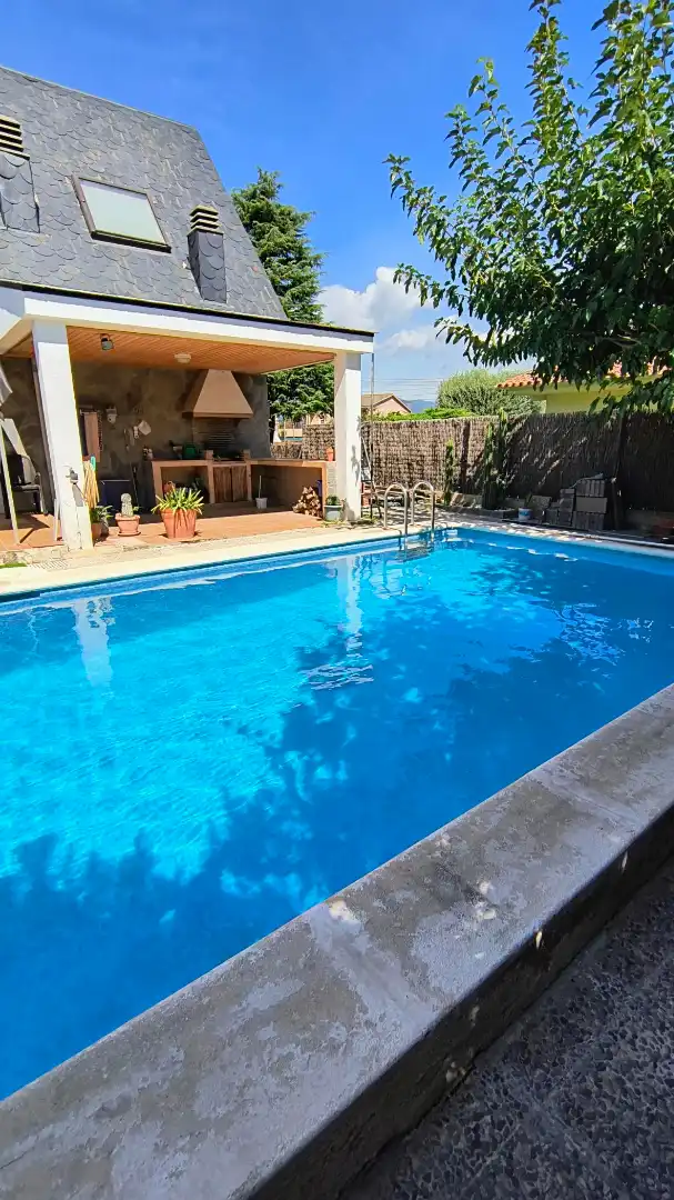 Piscina de Casa o xalet en venda en Llinars del Vallès amb Aire condicionat, Calefacció i Jardí privat
