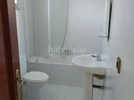 Baño de Piso en venta en Trijueque con Jardín privado, Trastero y Piscina