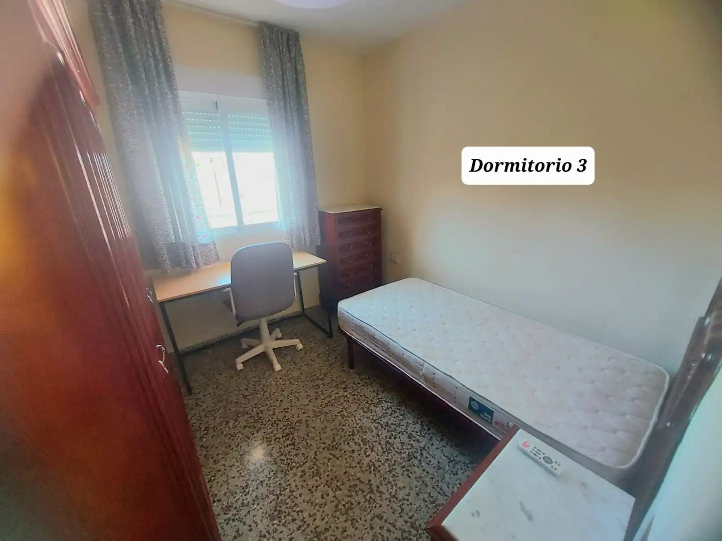 Dormitori de Pis de lloguer en Jaén amb Moblat i Balcó