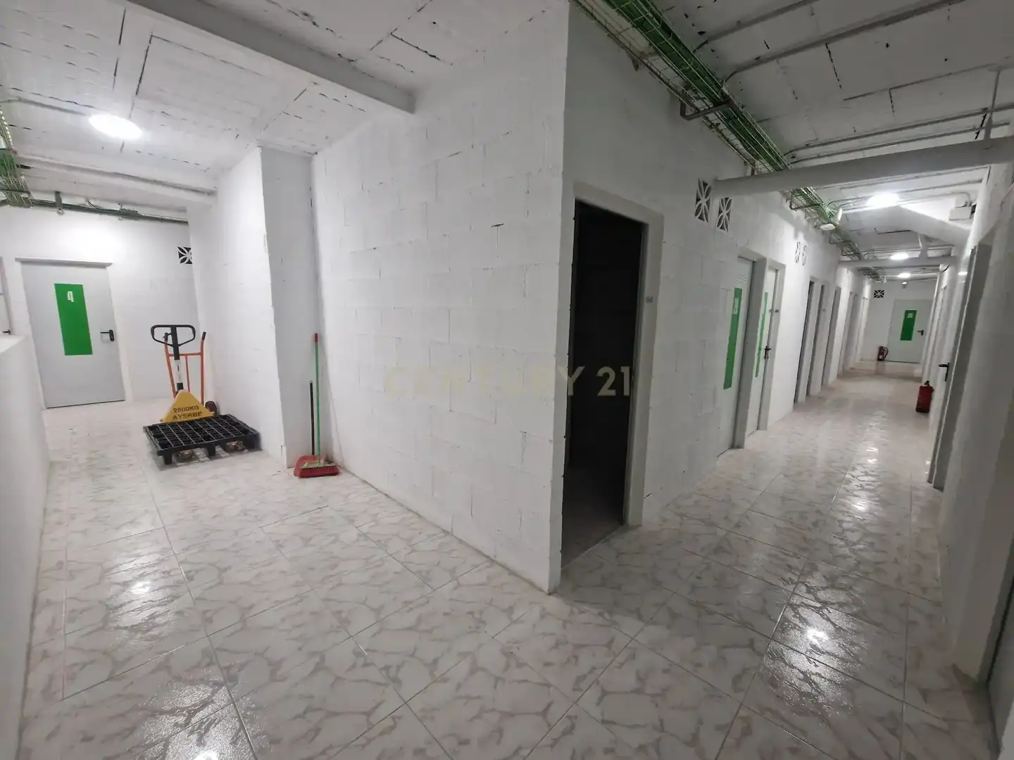 Local comercial en venta en CL SEVILLA 6 ED. SEVILLA FUENGIROLA (MÁLAGA) 12, imagen 2