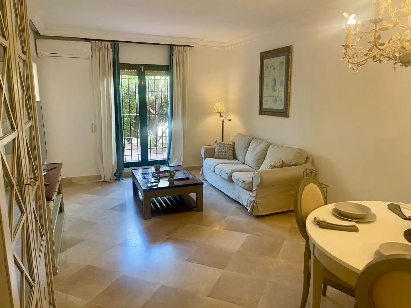 Sala d'estar de Pis de lloguer en Marbella amb Aire condicionat