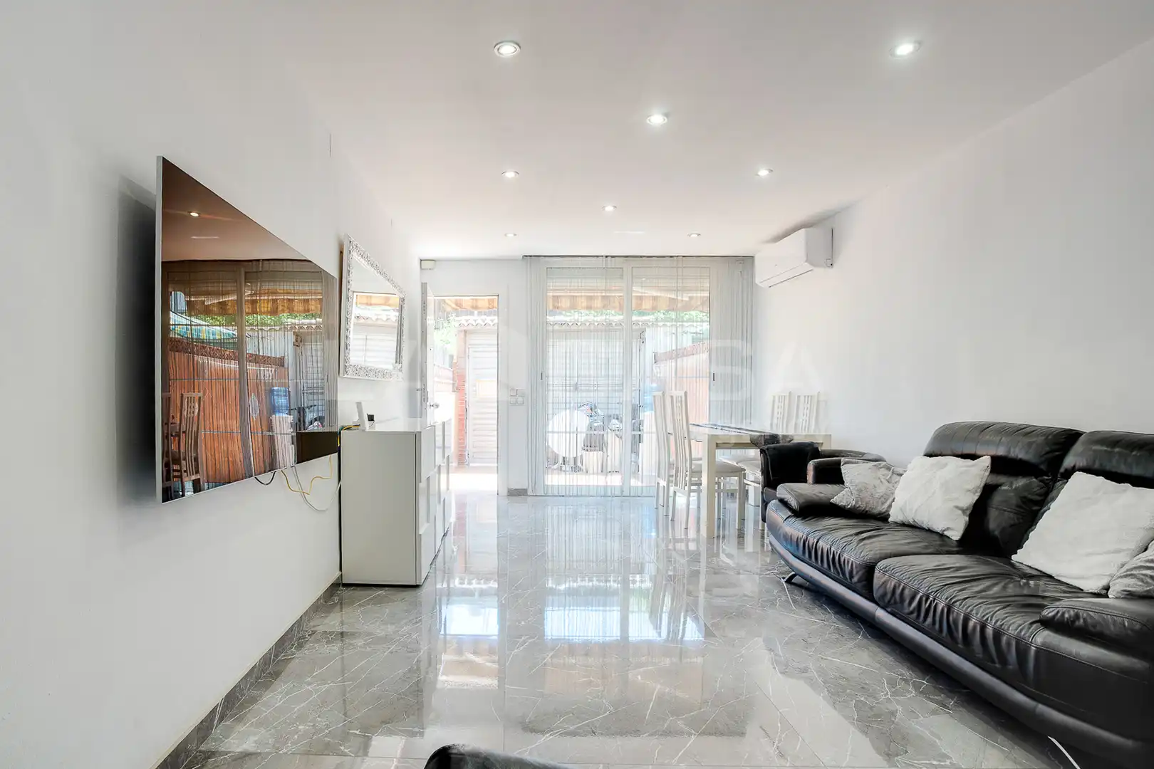 Sala d'estar de Casa o xalet en venda en Barcelona amb Aire condicionat, Calefacció i Forn