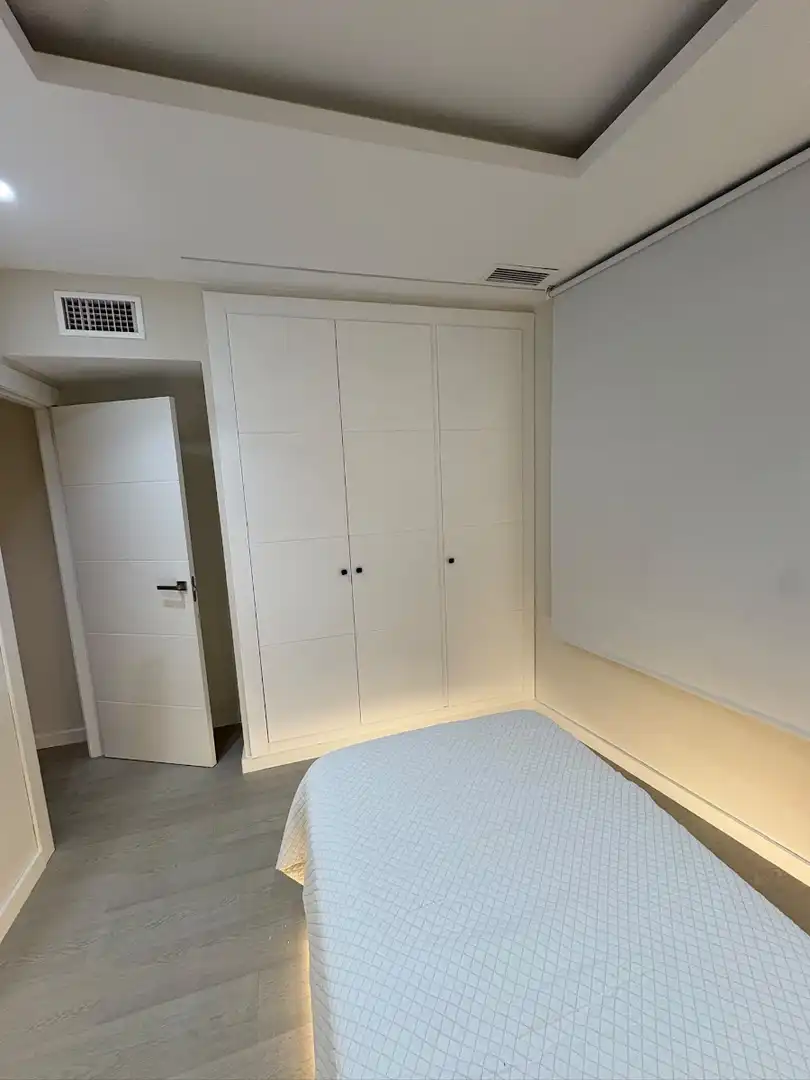 Habitación de Apartamento de alquiler en Torrevieja con Aire acondicionado, Calefacción y Amueblado