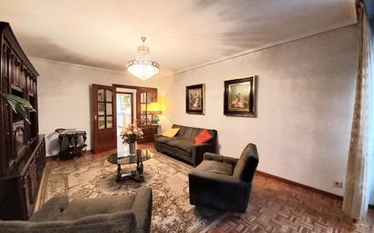 Living room of Flat for sale in Burgos Capital  with Heating, Parquet flooring and Terrace