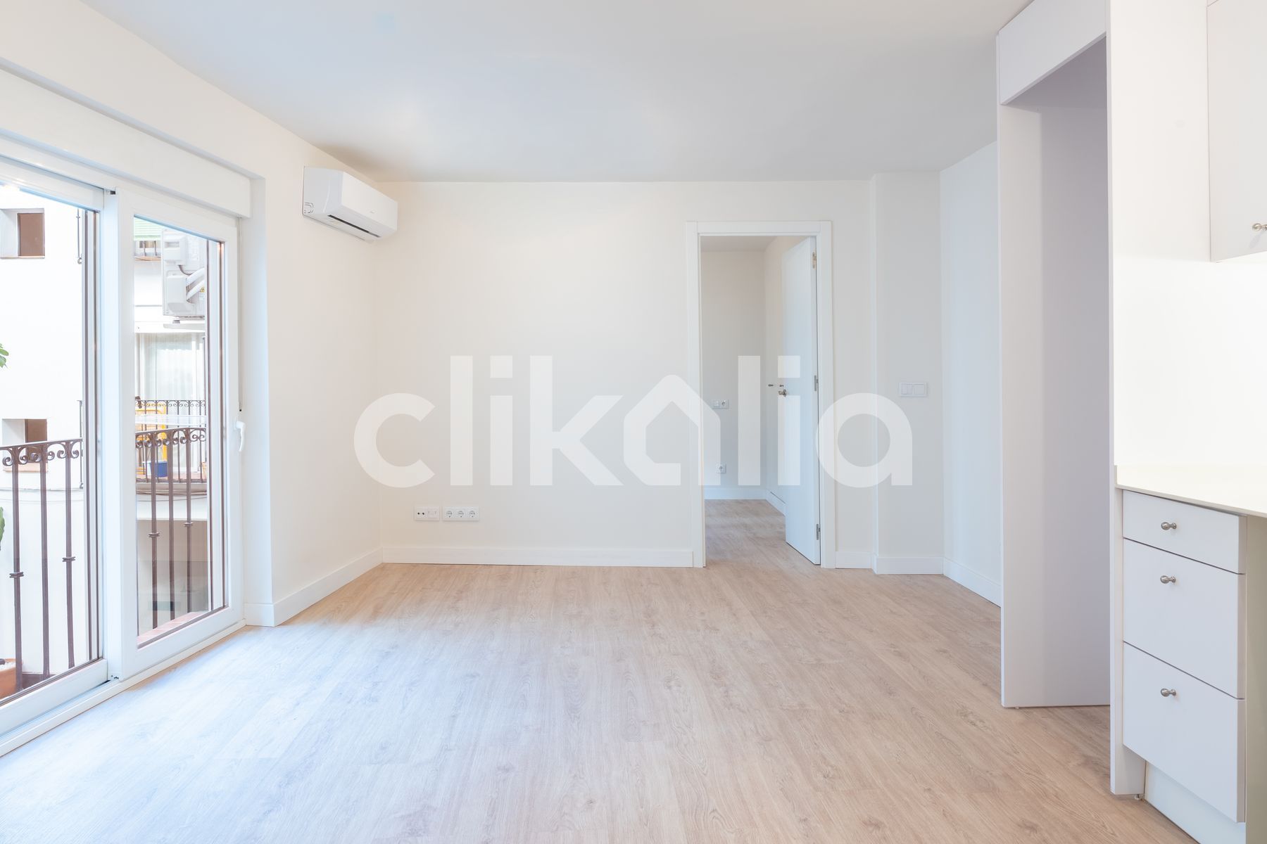 Bedroom of Flat for sale in  Sevilla Capital  with Air Conditioner