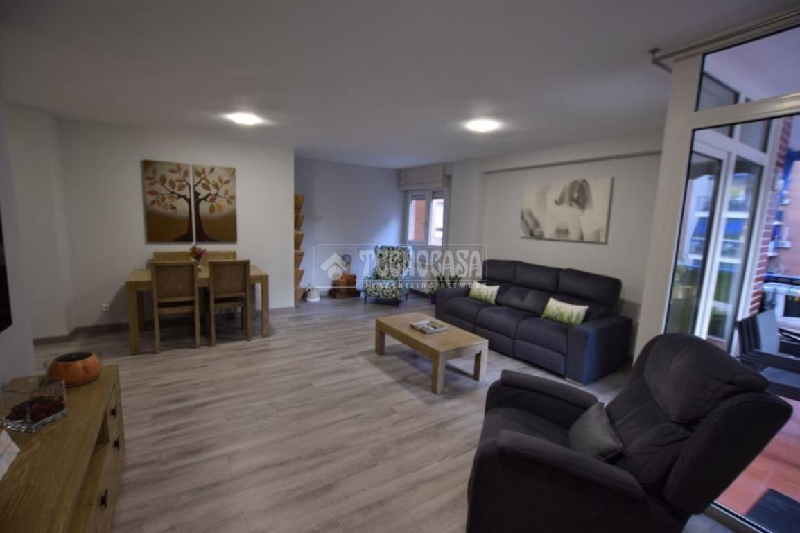 Living room of Flat for sale in Fuenlabrada  with Heating, Furnished and Community pool