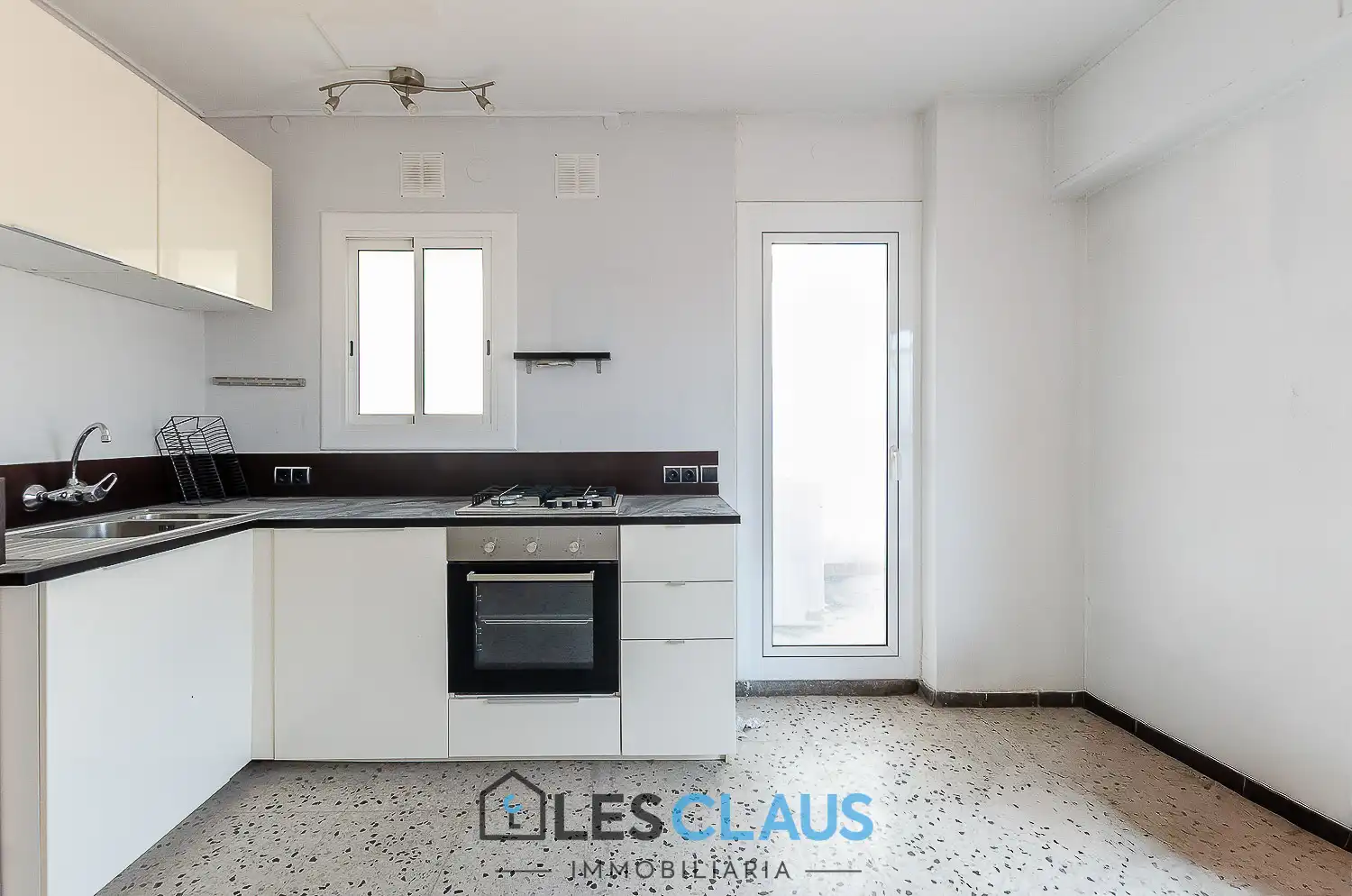 Küche von Dachboden zum Verkauf in Barcelona mit Terrasse