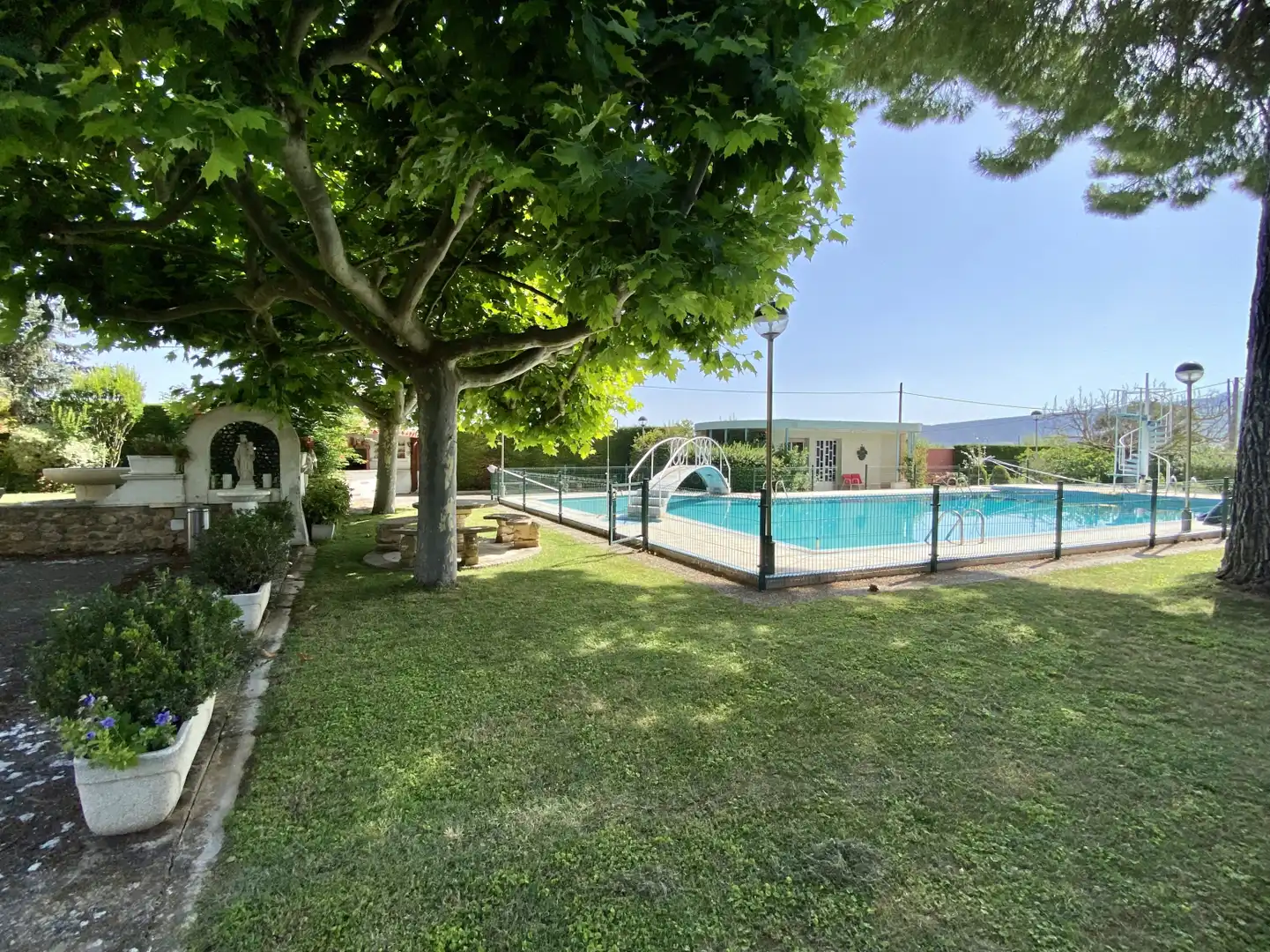Piscina de Casa o xalet en venda en Nalda amb Calefacció, Jardí privat i Terrassa