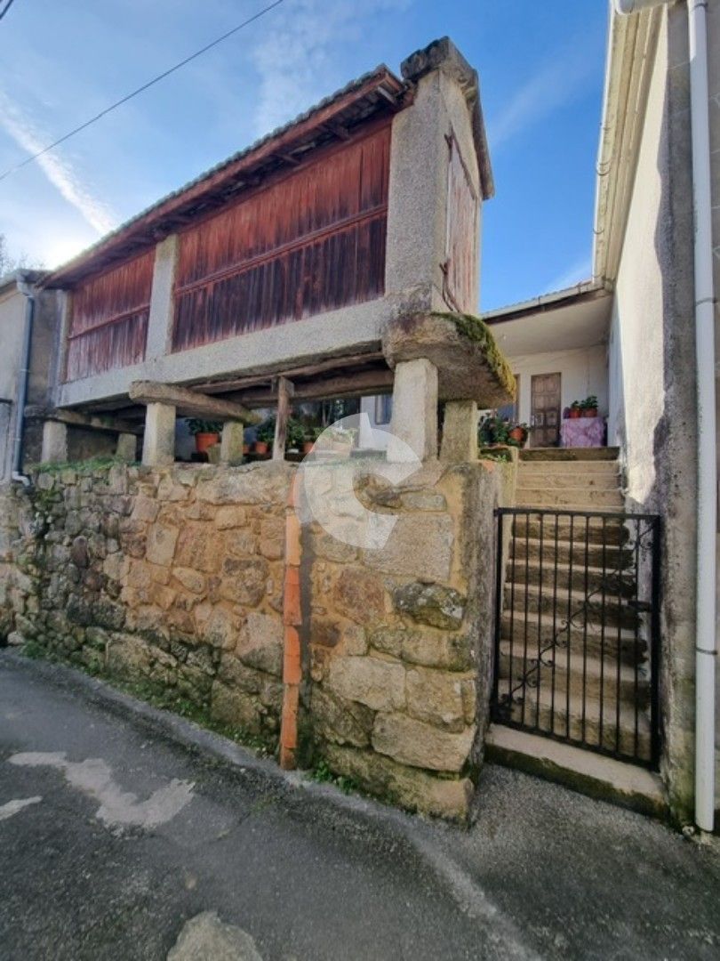 Exterior view of Single-family semi-detached for sale in Lobeira  with Private garden
