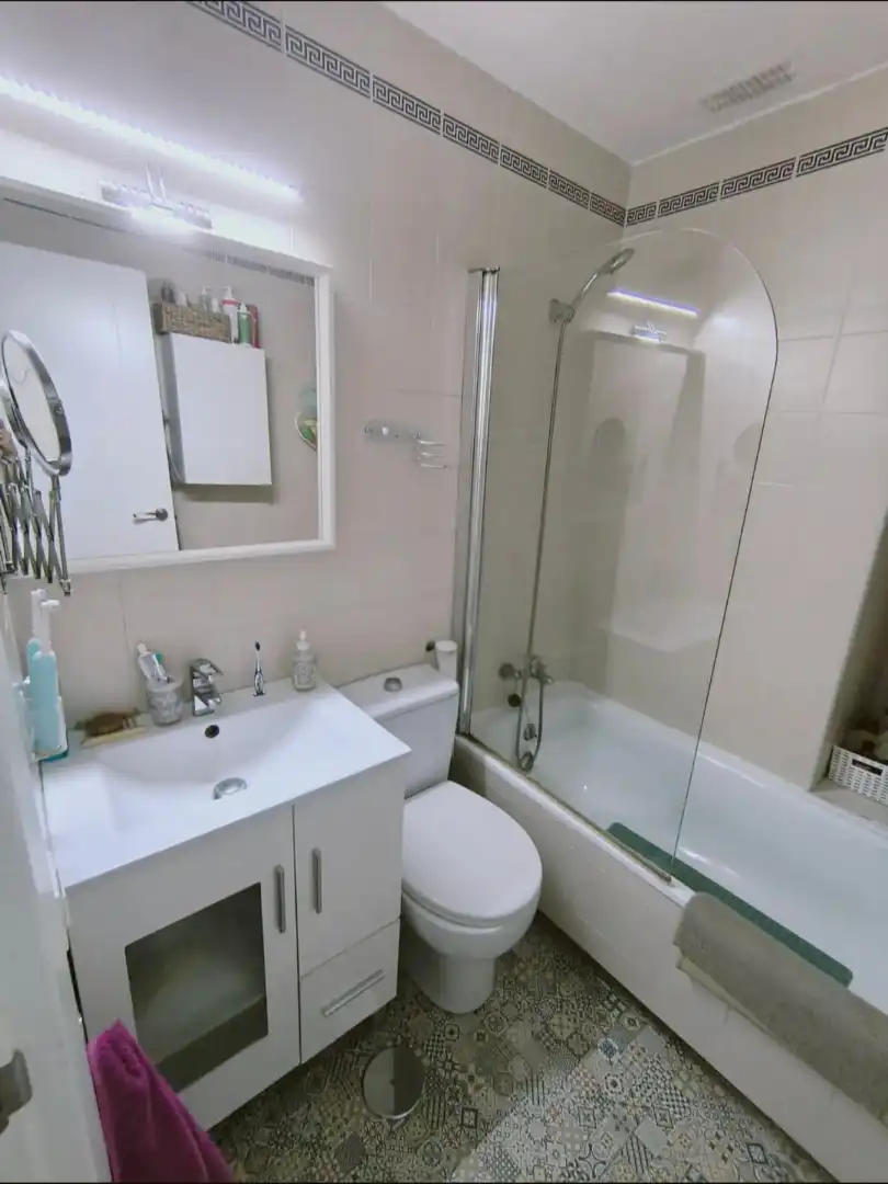 Bathroom of Duplexes for sale in Sevilla  with Air Conditioner and Parquet flooring