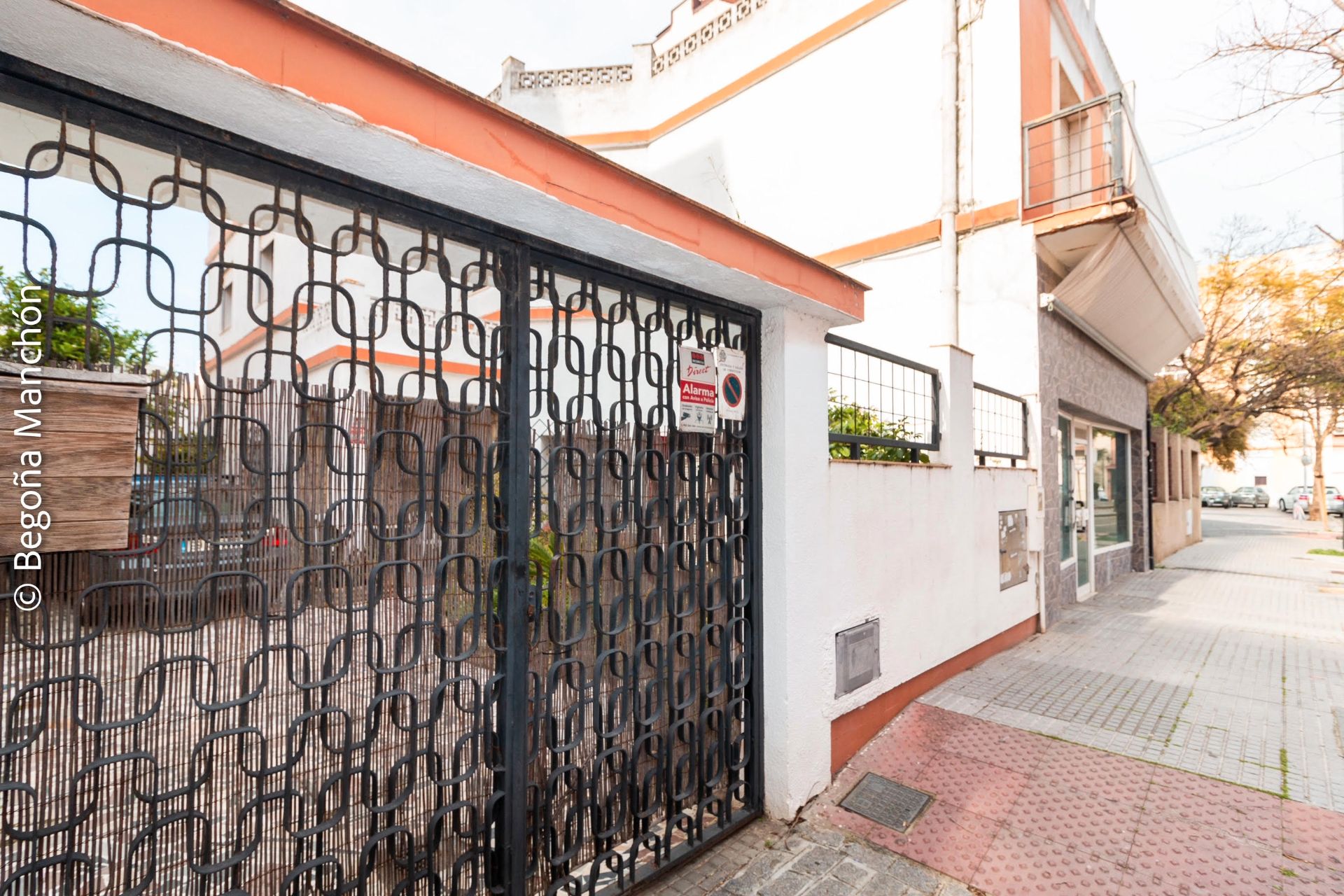 Vista exterior de Casa o xalet en venda en  Cádiz Capital amb Jardí privat, Terrassa i Traster