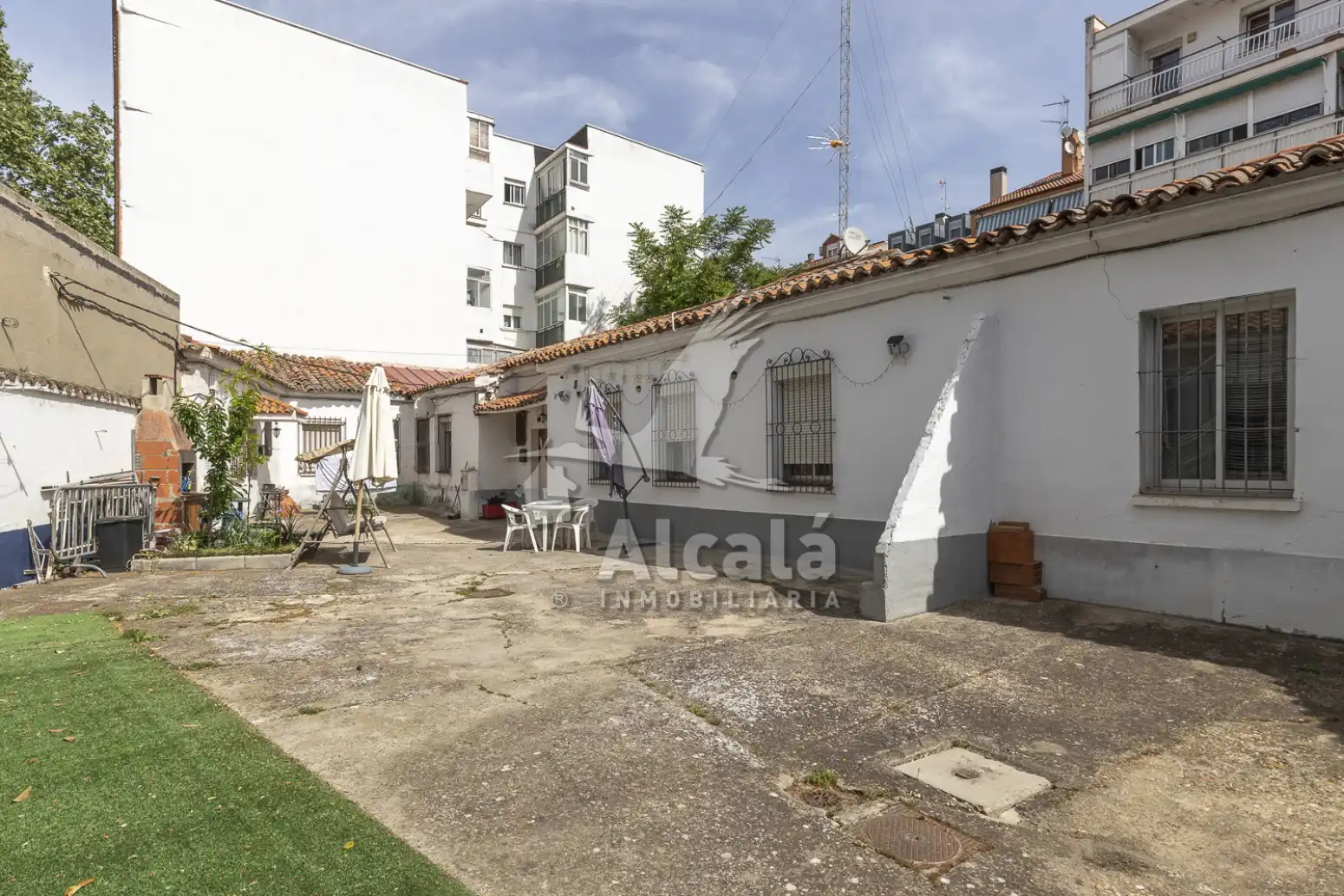 Außenansicht von Einfamilien-Reihenhaus zum Verkauf in Alcalá de Henares