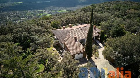 Casa con piscina, mucha privacidad y una gran parcela
