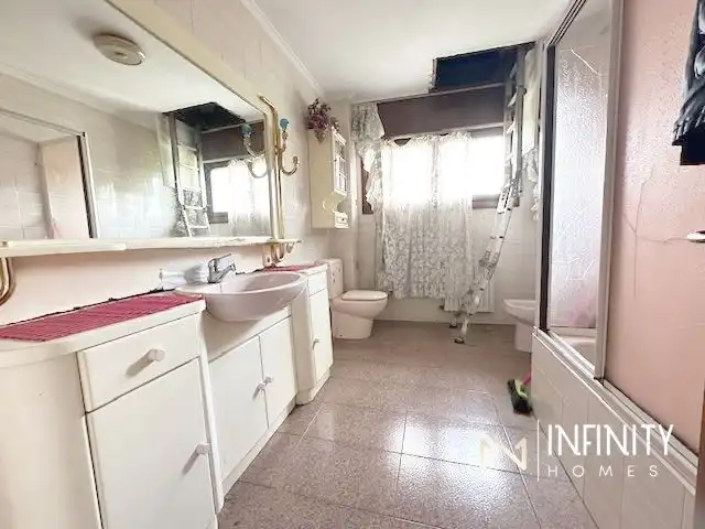 Baño de Casa o chalet en venta en Lezama con Calefacción, Jardín privado y Terraza