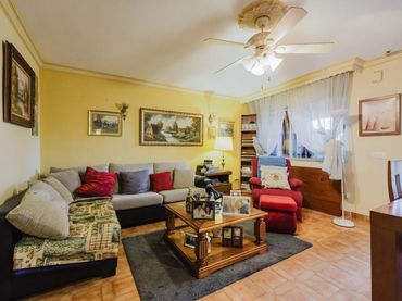 Adosado con balcón en venta en Urb. Villamonte