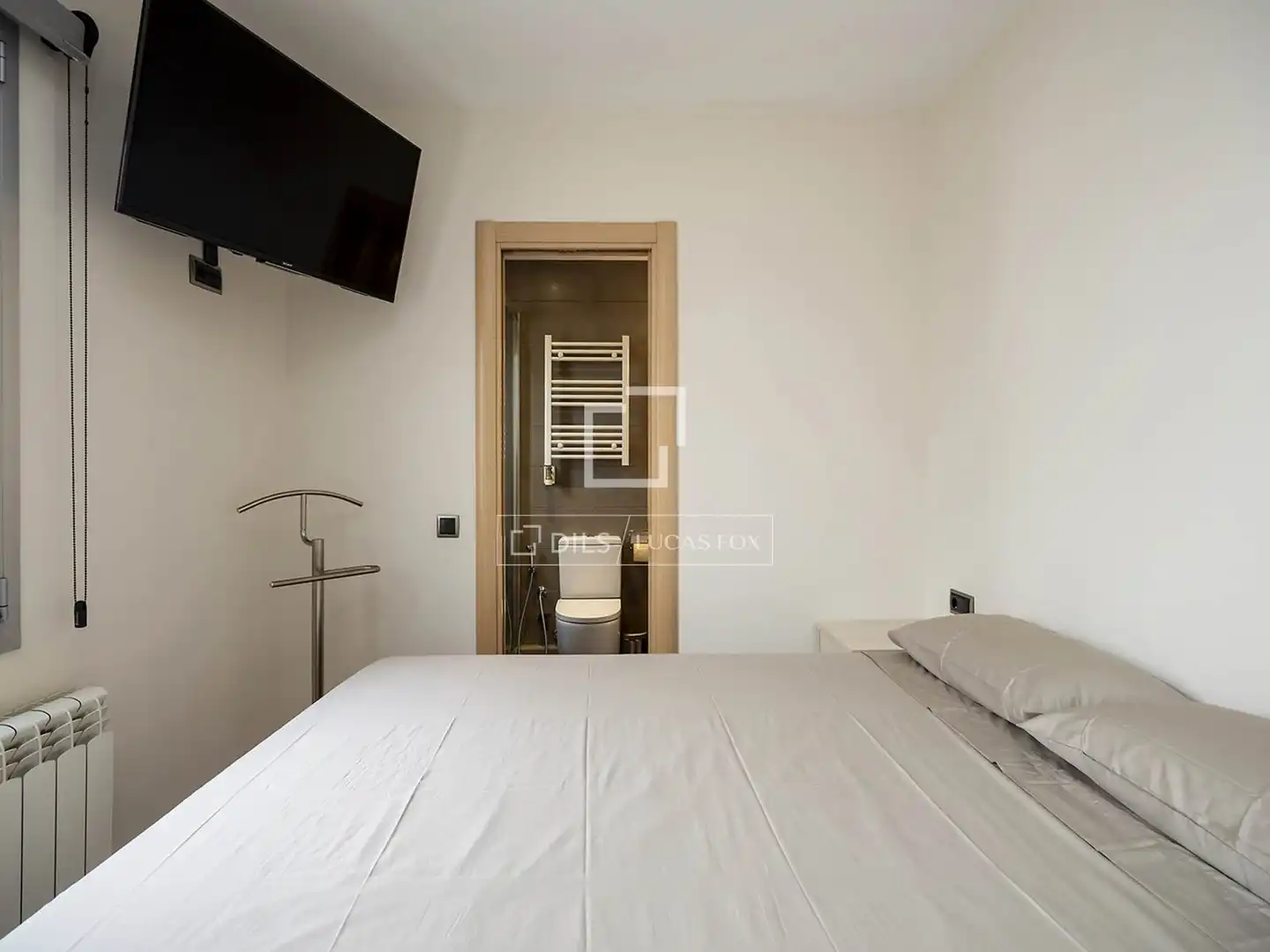 Schlafzimmer von Dachboden zum Verkauf in Barcelona mit Heizung, Terrasse und Möbliert