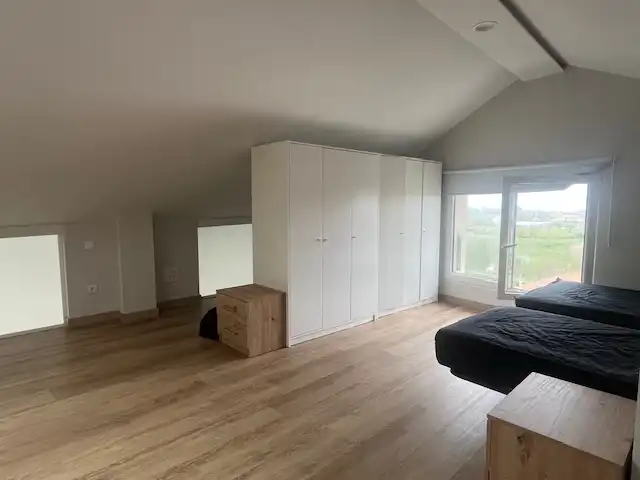 Schlafzimmer von Dachboden zur Miete in Santander mit Heizung, Privatgarten und Abstellraum
