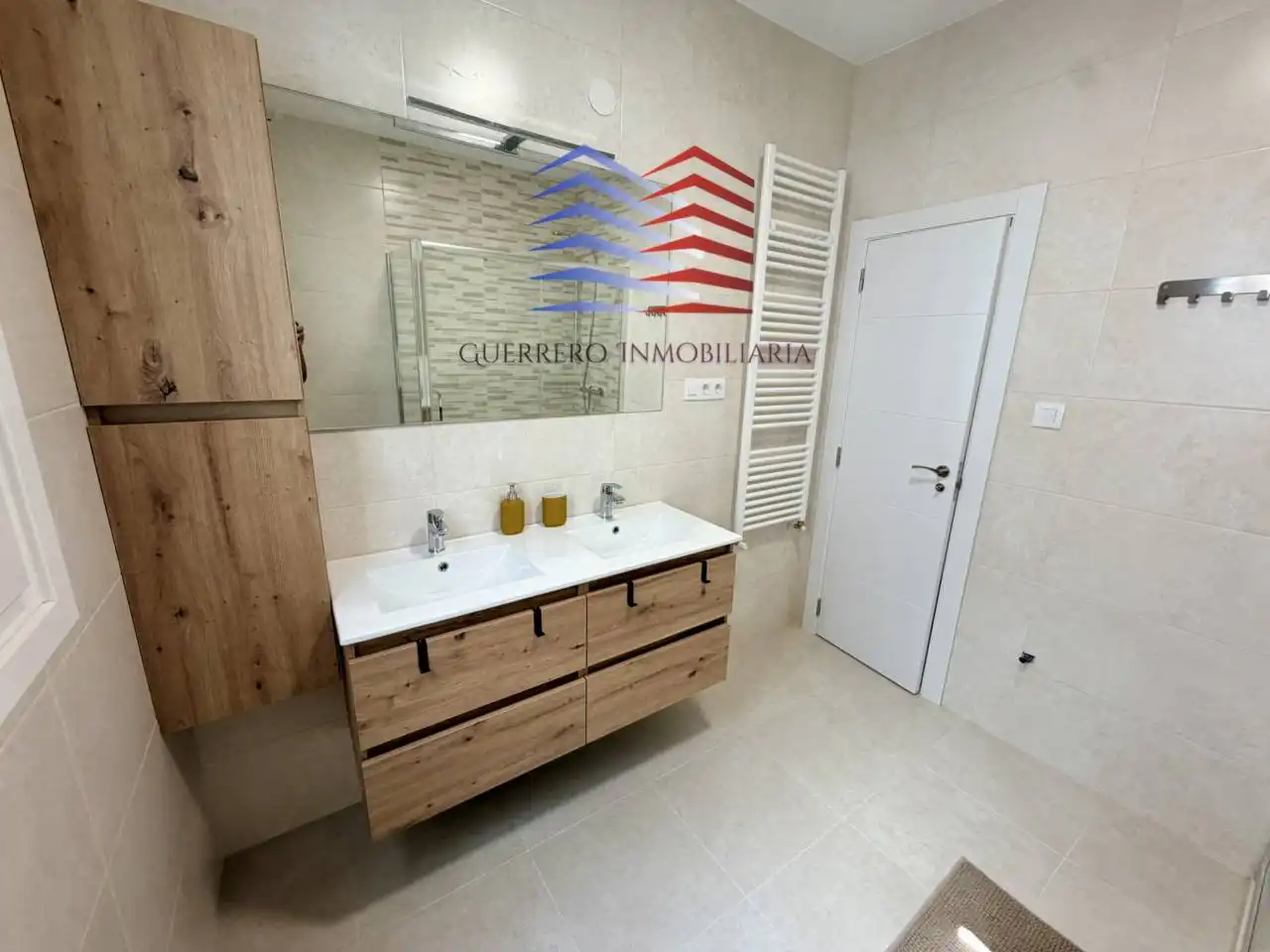 Badezimmer von Wohnung zur Miete in Ourense Capital  mit Heizung, Parkett und Möbliert