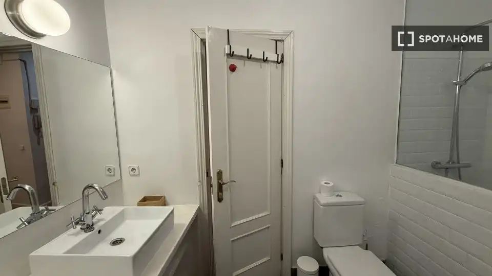 Baño de Apartamento para compartir en Coslada con Aire acondicionado, Calefacción y Terraza