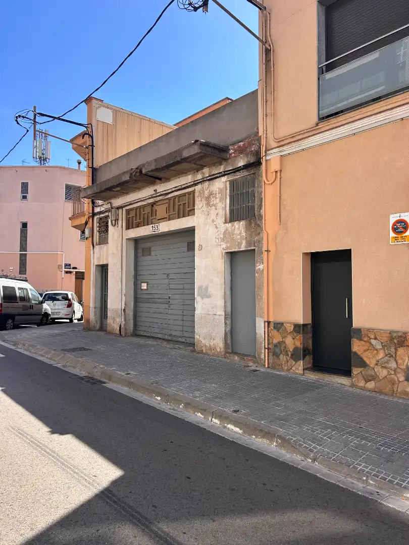 Industrial building for sale in Carrer del Doctor Torras i Bages 153, imagen 2