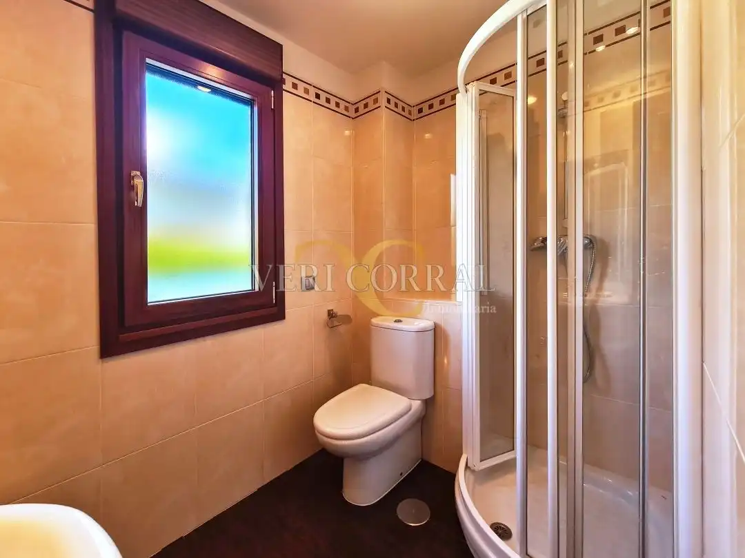 Baño de Casa o chalet en venta en Oviedo  con Calefacción, Jardín privado y Terraza