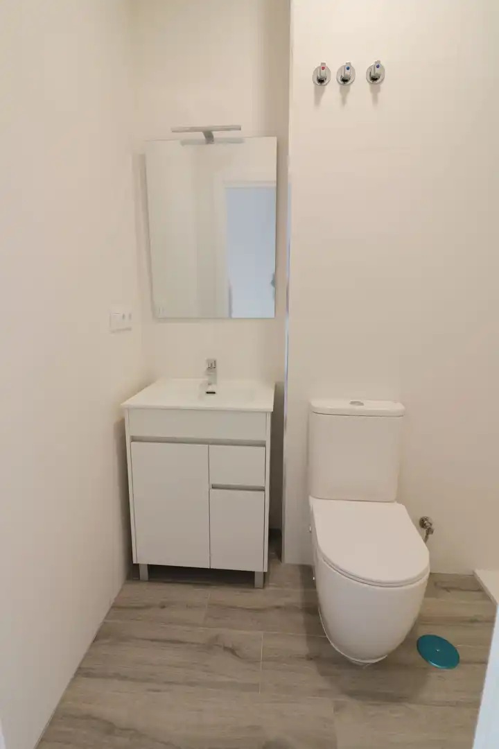Bathroom of Flat for sale in Sevilla  with Air Conditioner