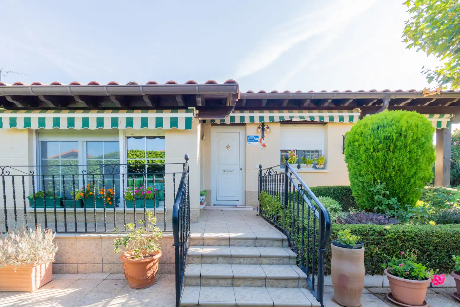 Jardín de Casa o chalet en venta en Ayegui / Aiegi con Calefacción, Trastero y Piscina
