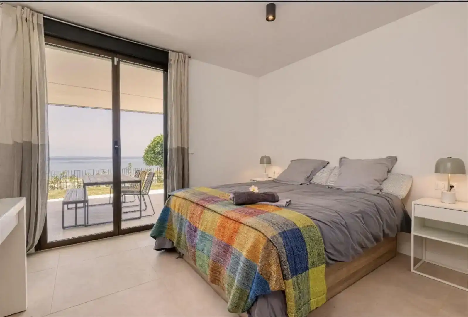 Schlafzimmer von Wohnungen zur Miete in Casares mit Klimaanlage und Schwimmbad