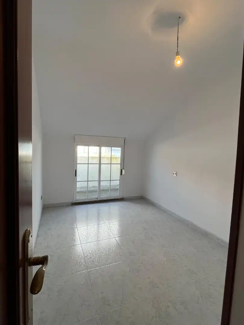 Schlafzimmer von Dachboden zum Verkauf in Porto do Son mit Terrasse und Abstellraum