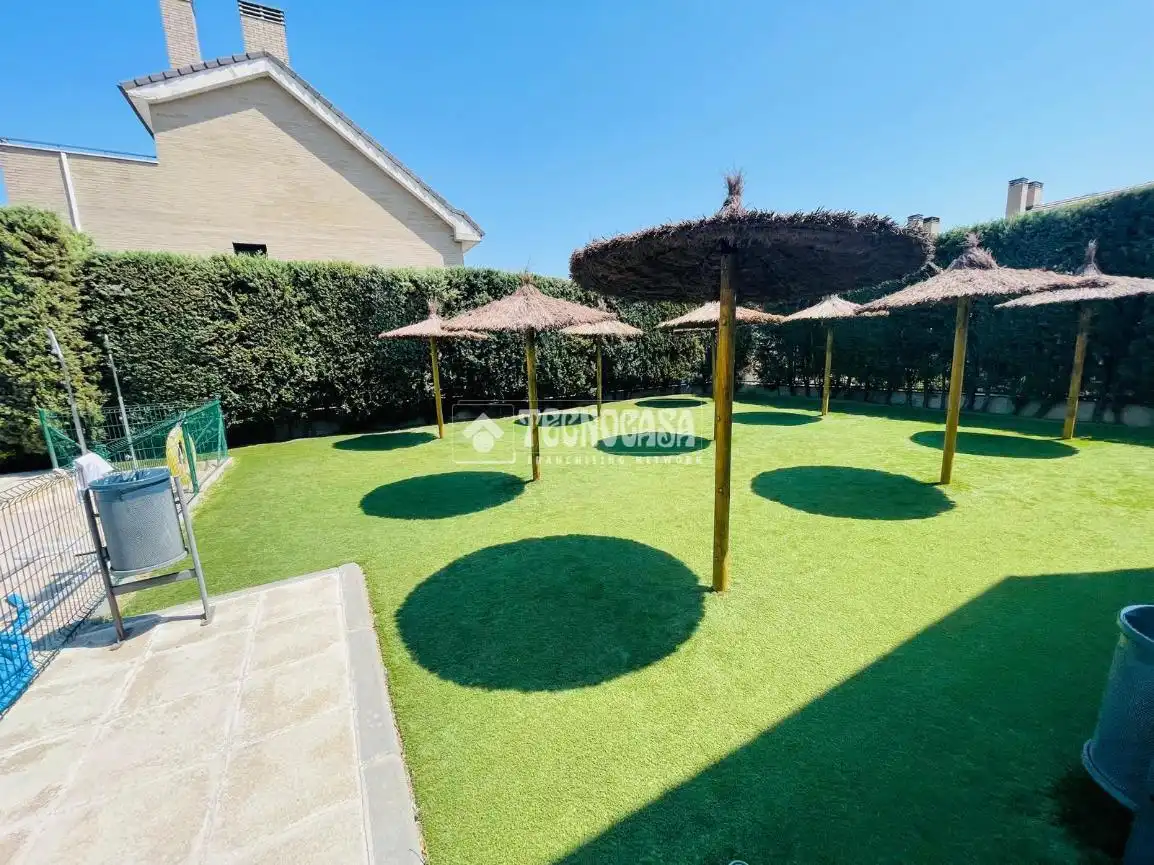 Jardín de Casa adosada en venta en Valdemoro con Aire acondicionado, Jardín privado y Terraza