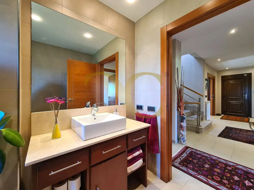 Baño de Casa o chalet en venta en Siero con Calefacción, Terraza y Trastero