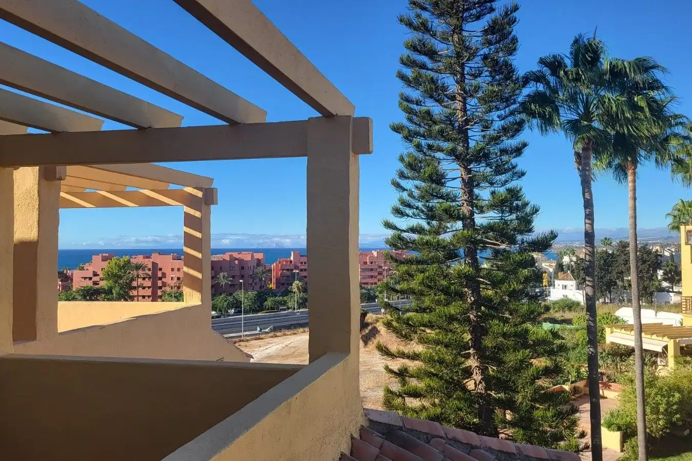 Terrassa de Casa adosada en venda en Estepona amb Aire condicionat, Calefacció i Jardí privat