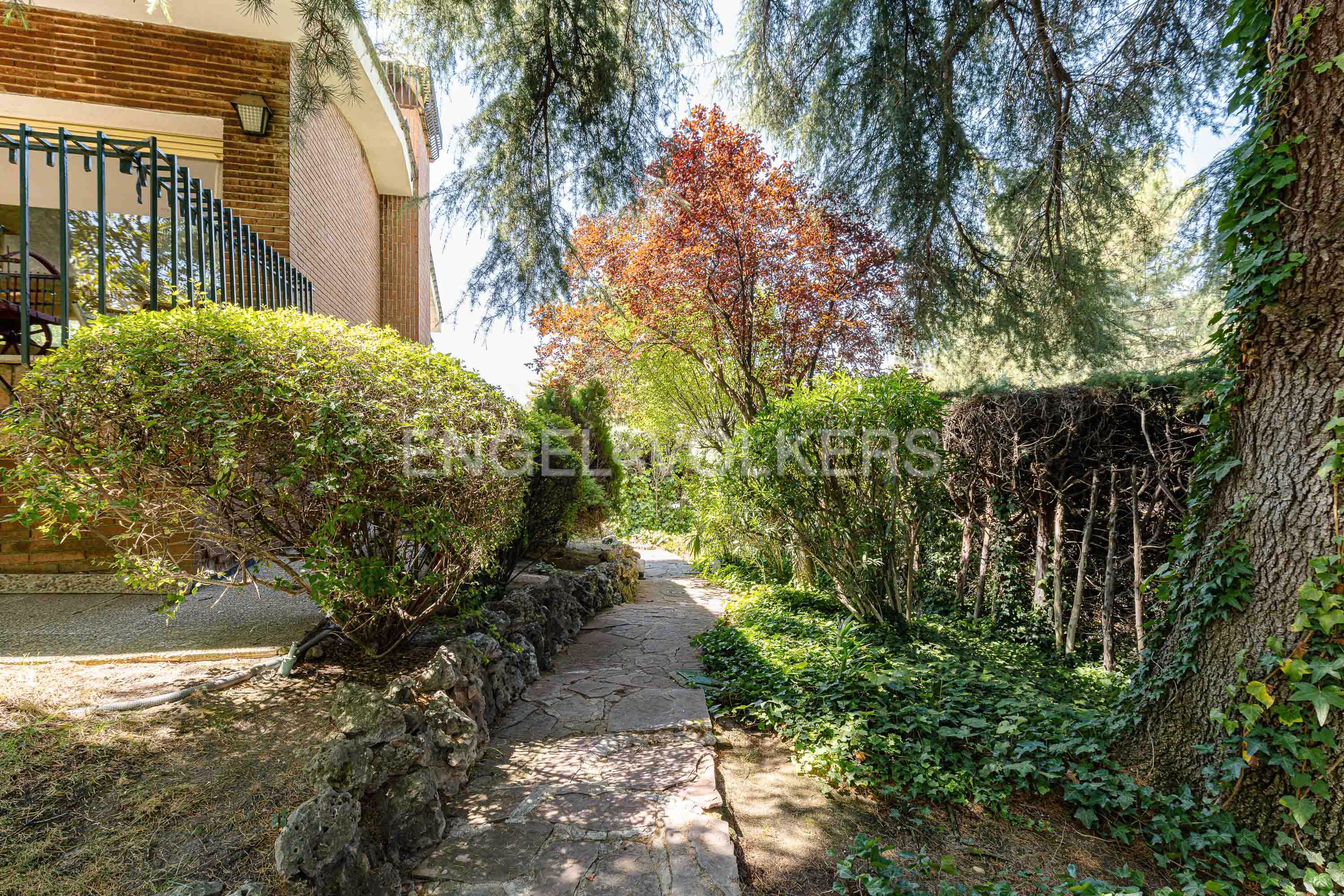 Exterior view of House or chalet for sale in Majadahonda  with Air Conditioner, Heating and Private garden
