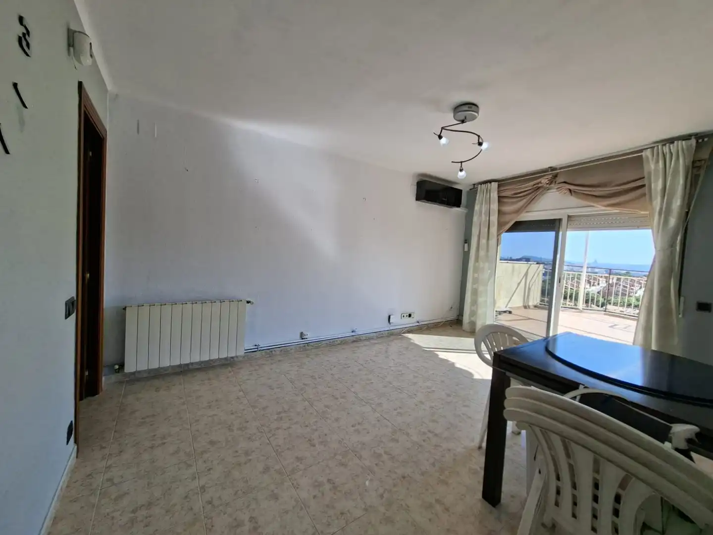Wohnzimmer von Dachboden zum Verkauf in Badalona mit Klimaanlage, Heizung und Terrasse