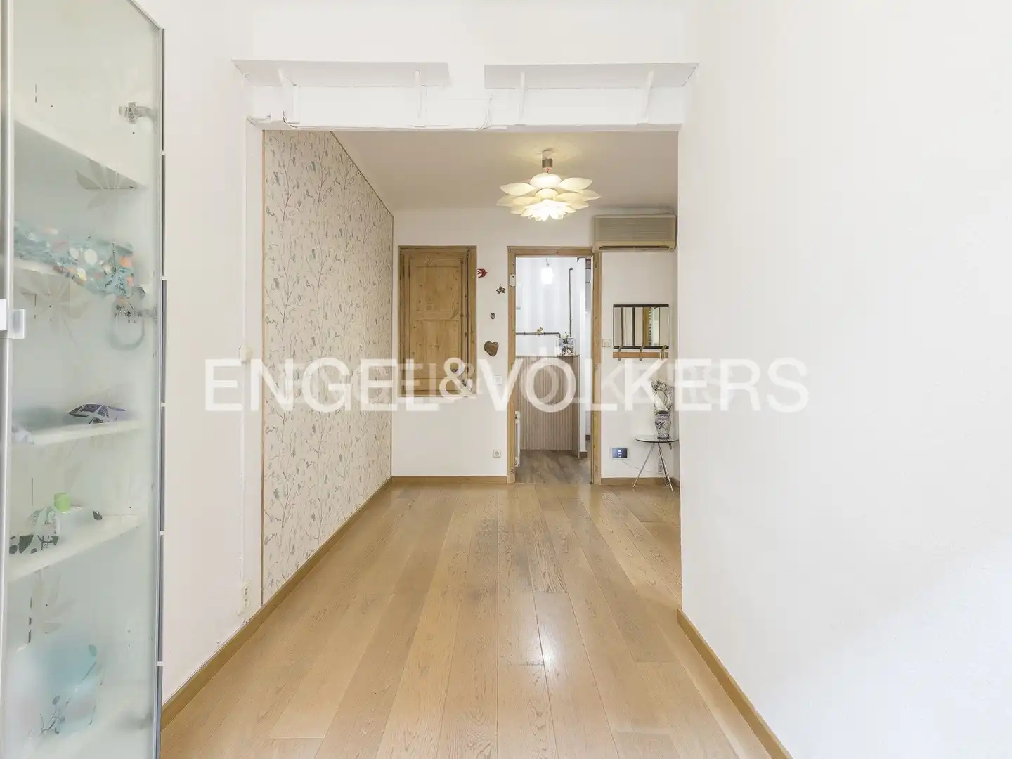 Flat for sale in Barcelona  with Air Conditioner, Heating and Furnished