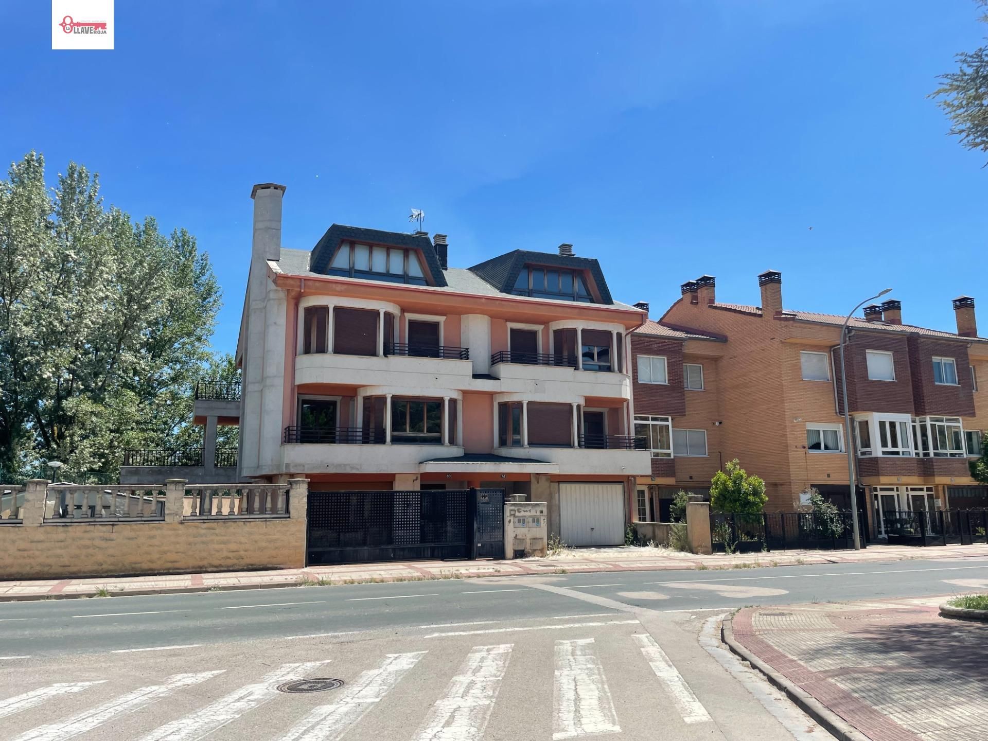 Exterior view of Single-family semi-detached for sale in Briviesca  with Terrace