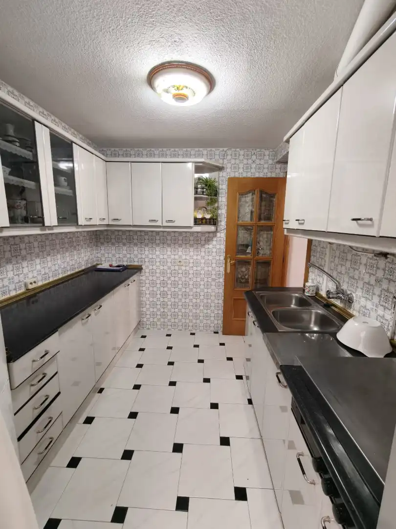 Cocina de Piso en venta en Alcorcón con Calefacción, Terraza y Piscina comunitaria