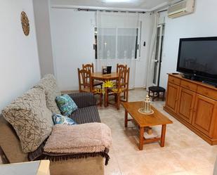 Sala d'estar de Apartament de lloguer en Torrevieja amb Aire condicionat, Piscina i Balcó