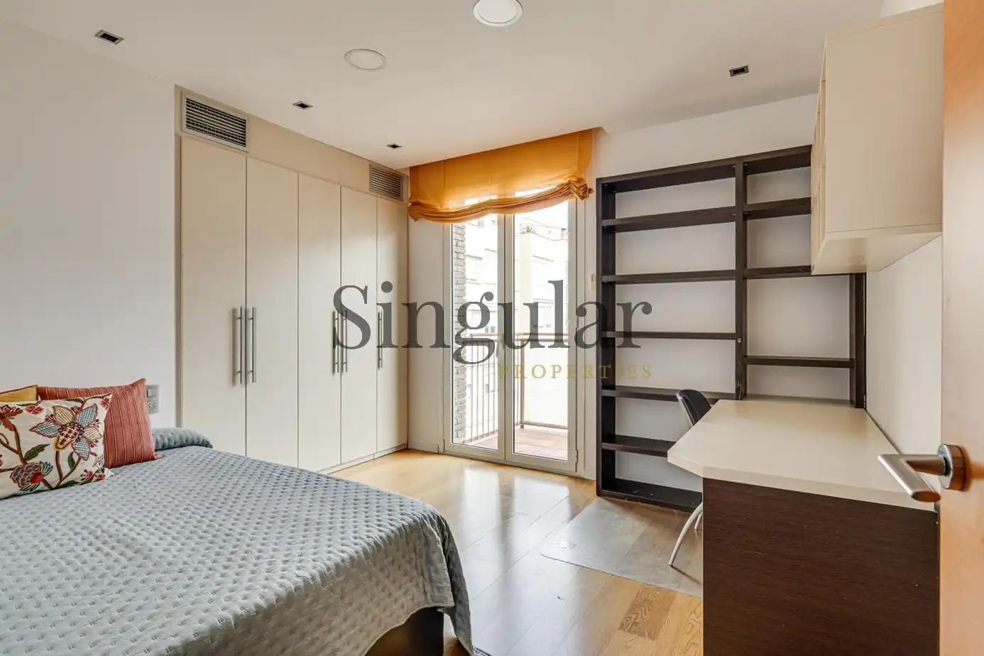 Habitación de Ático en venta en Barcelona con Calefacción, Parquet y Terraza