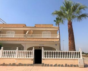 Vista exterior de Casa adosada en venda en Los Alcázares amb Aire condicionat i Terrassa