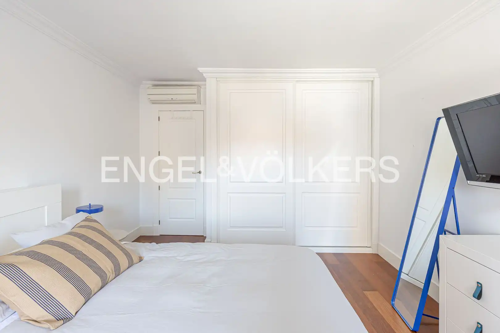 Bedroom of Flat for rent in Madrid  with Air Conditioner, Heating and Balcony