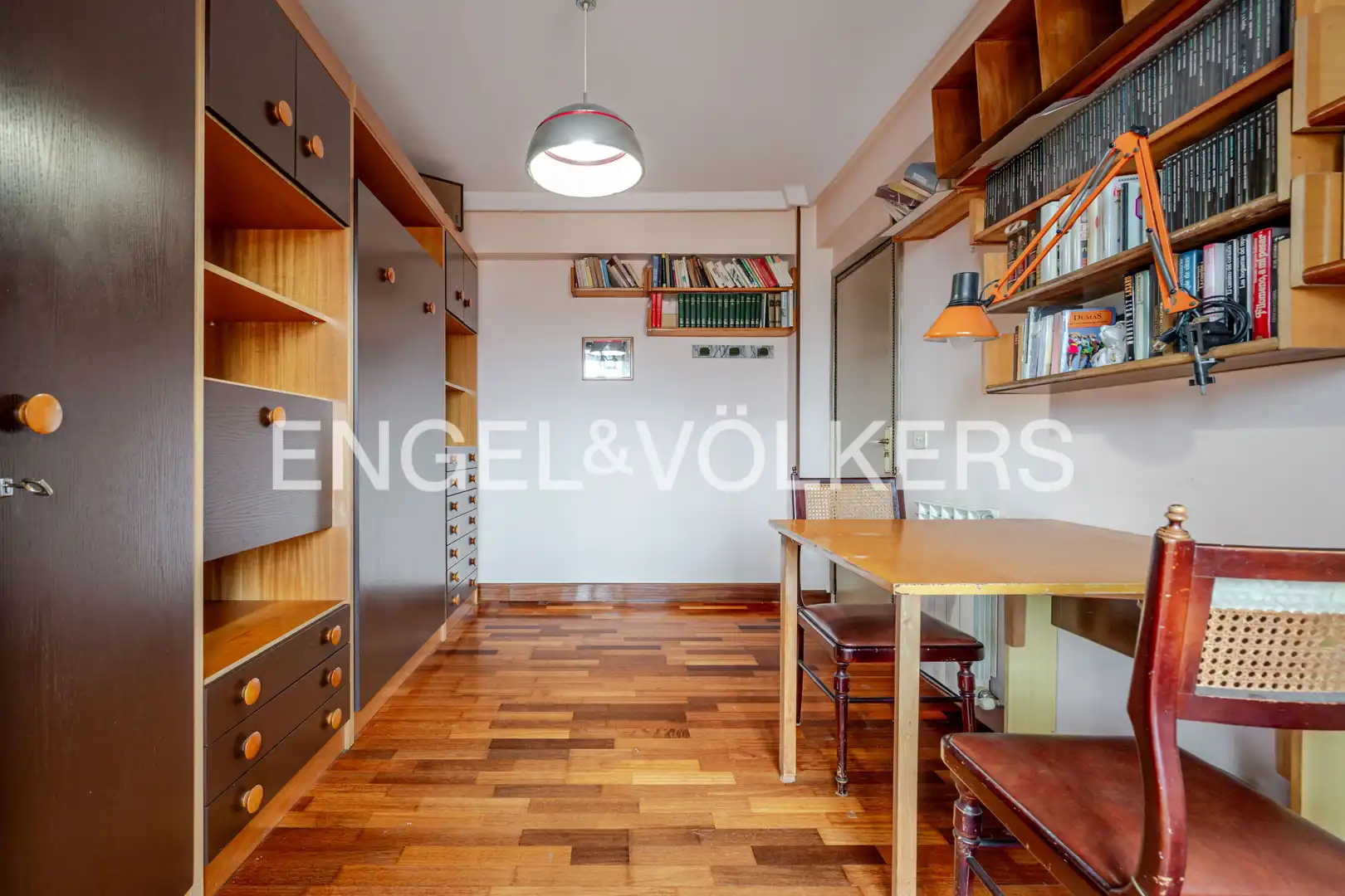 Sala d'estar de Pis en venda en Donostia - San Sebastián  amb Calefacció, Terrassa i Traster