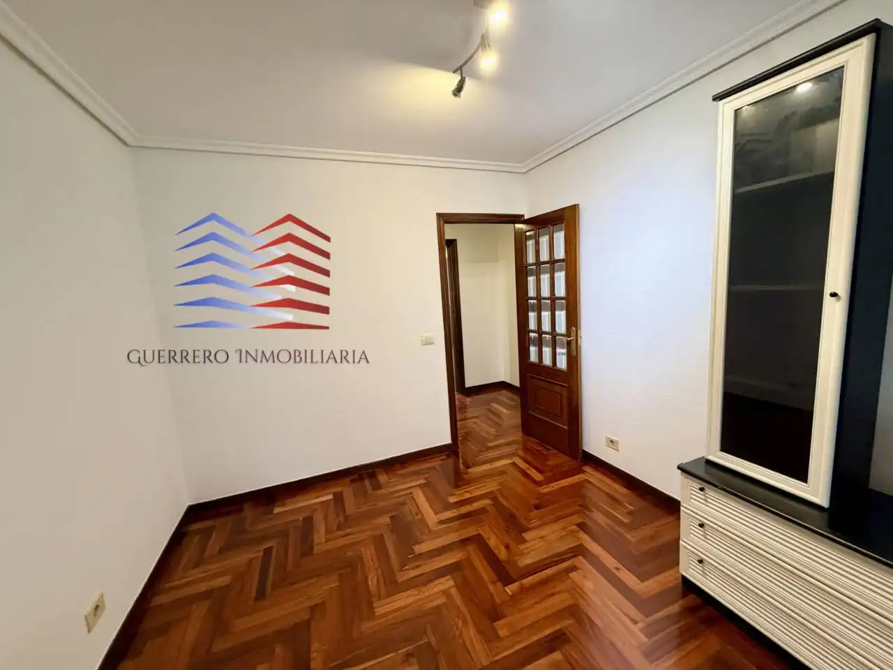 Piso de alquiler en Vigo  con Calefacción, Parquet y Terraza