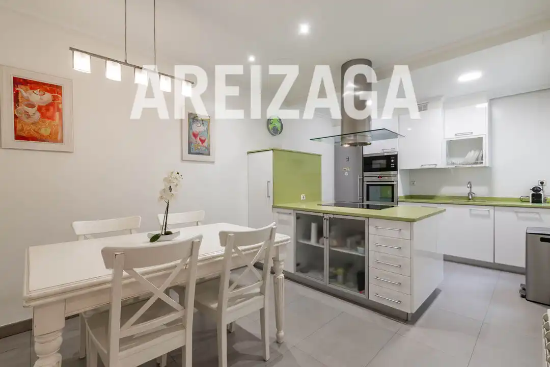 Cocina de Piso en venta en Donostia - San Sebastián  con Calefacción, Terraza y Trastero