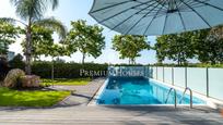 Swimming pool of House or chalet for sale in Vilanova i la Geltrú  with Air Conditioner, Private garden and Terrace