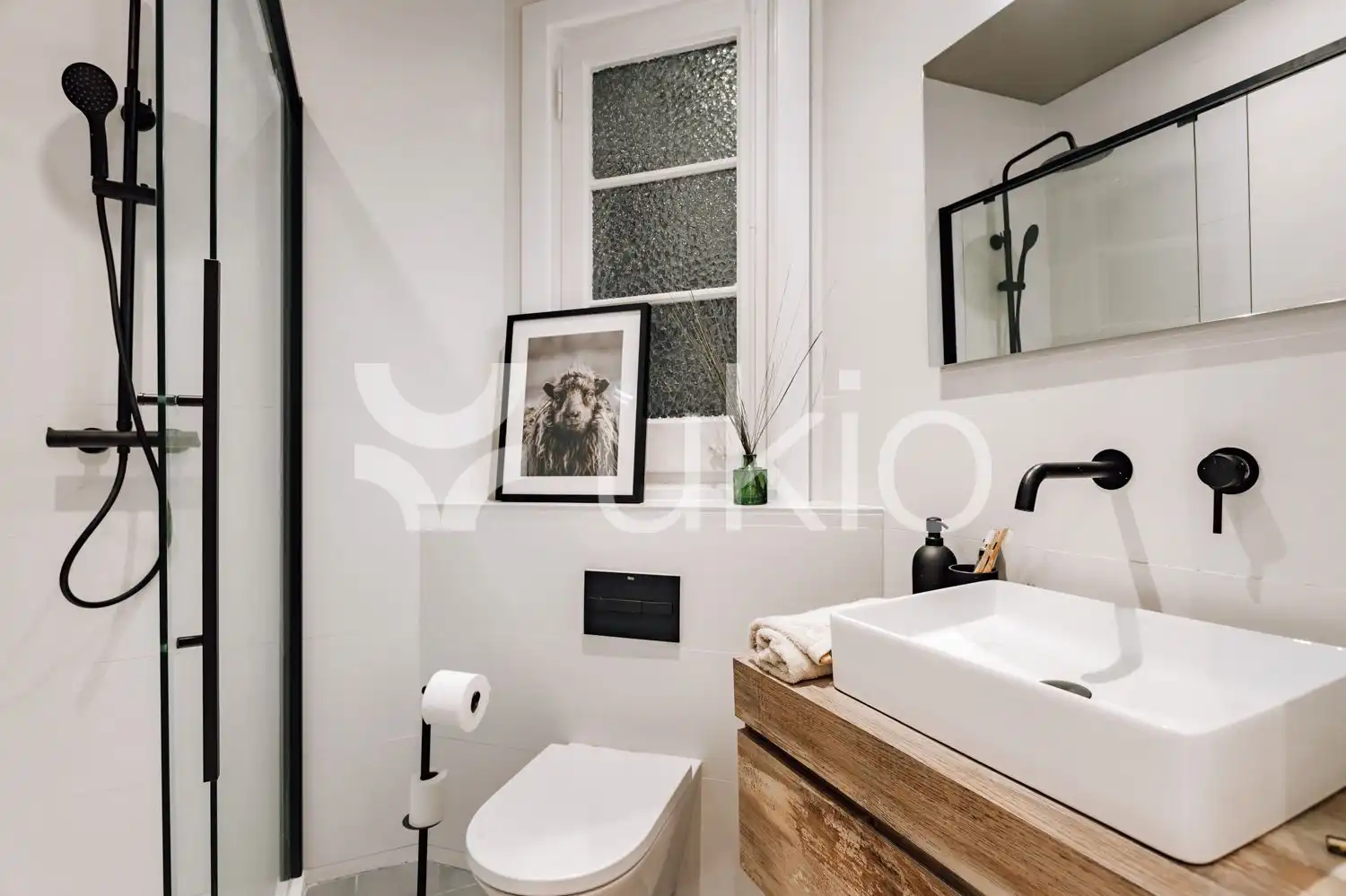 Baño de Apartamento de alquiler en Barcelona con Aire acondicionado, Calefacción y Amueblado
