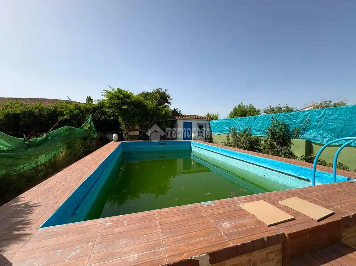 Piscina de Finca rústica en venta en Jaén
