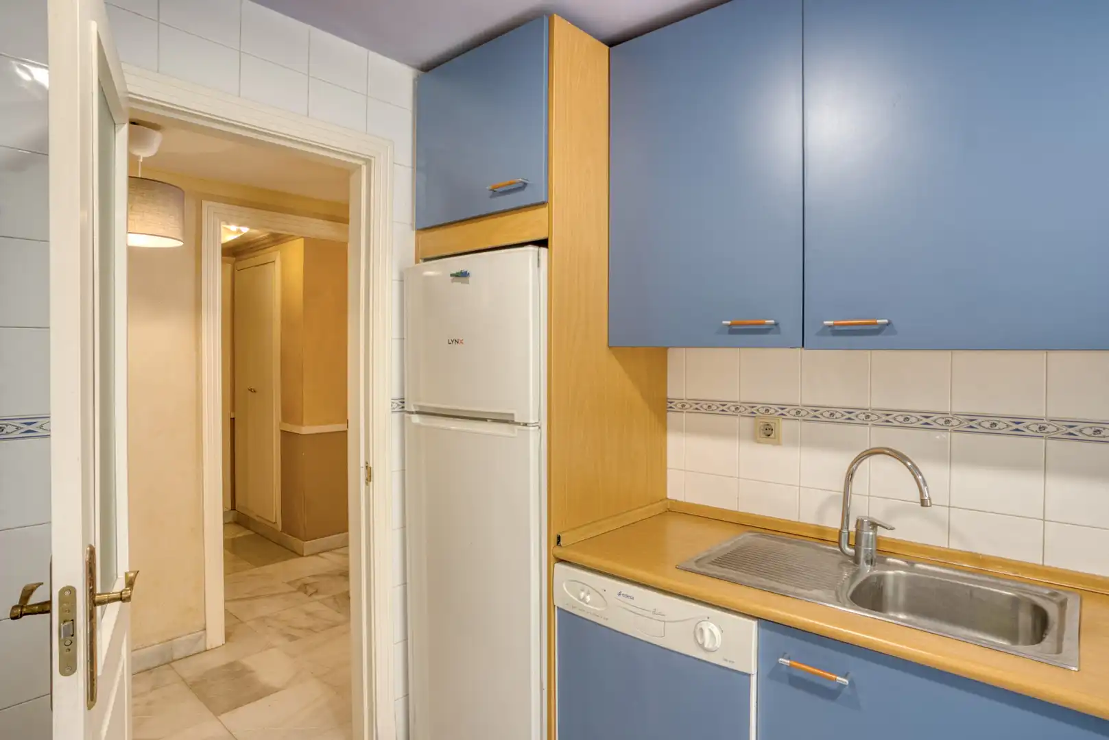 Cuina de Planta baixa en venda en Marbella amb Aire condicionat, Jardí privat i Terrassa