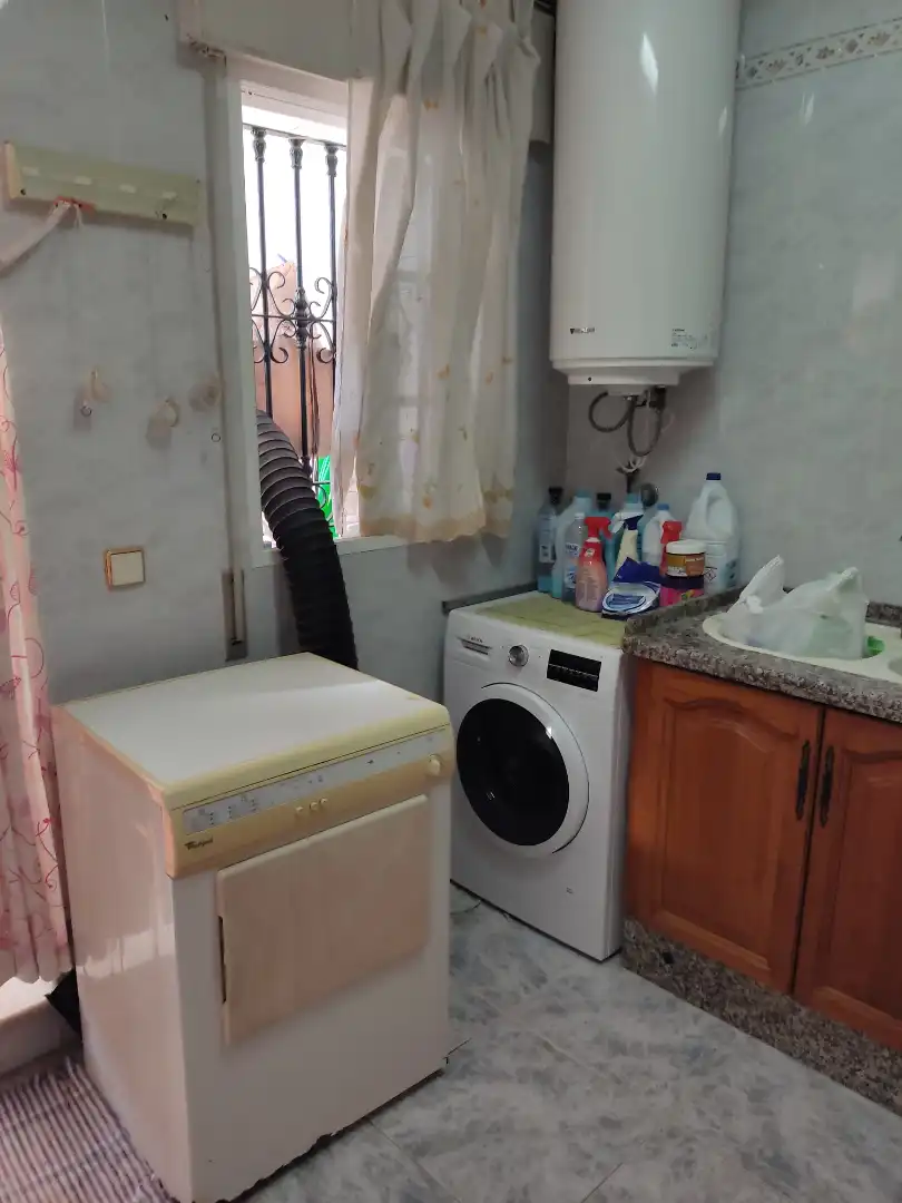 Küche von Einfamilien-Reihenhaus zum Verkauf in Barbate mit Klimaanlage, Heizung und Terrasse