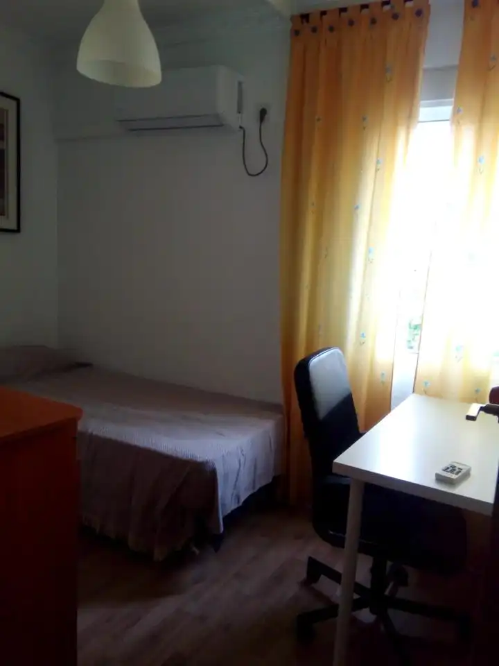 Bedroom of Flat for rent in Sevilla  with Air Conditioner and Furnished